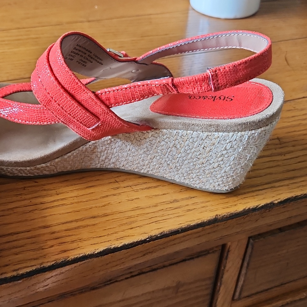 Sandals - Picture 2 of 4